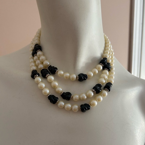 Elegant Pearl and Black Bead Necklace - Picture 1 of 8